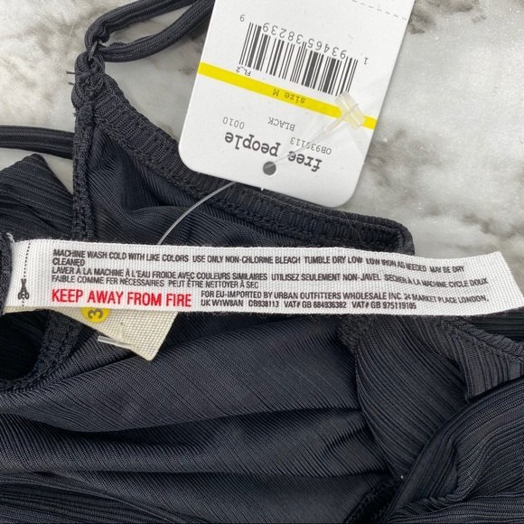 Free People NWT Call It Crop Tank Black Sleeveless Twist Front Crop Top Med New - Picture 7 of 7